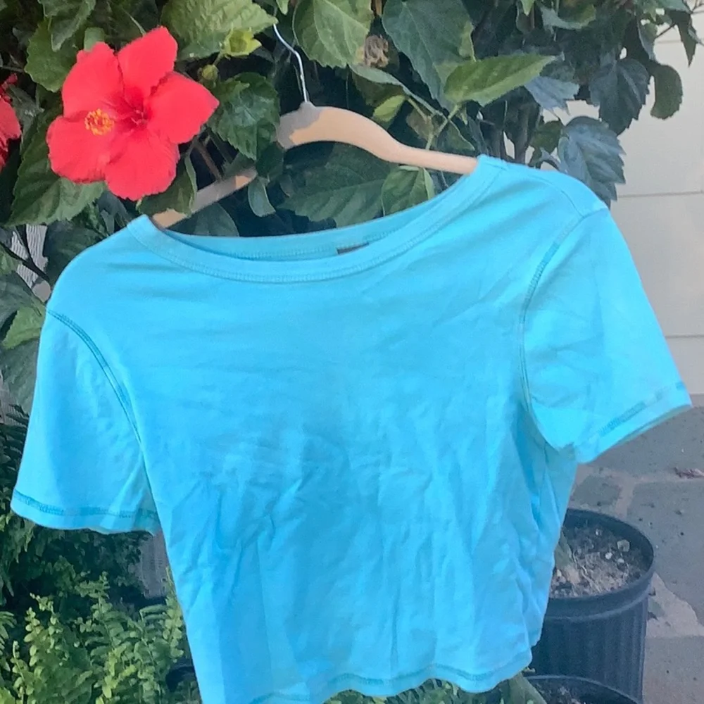 ⭐️Blue Crop Top⭐️ - Picture 3 of 3